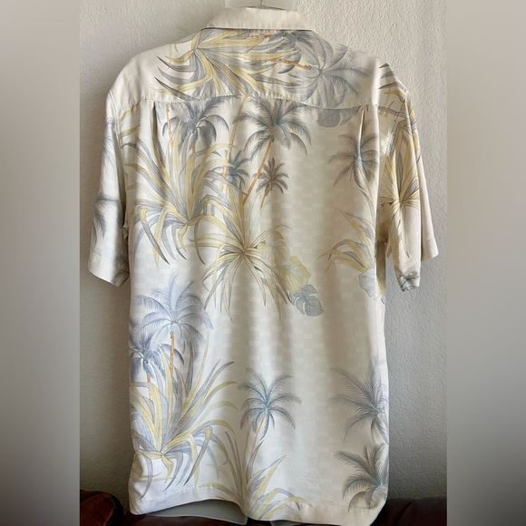 Tommy Bahama Set of Four Shirts 100% Silk Medium. - Picture 9 of 13